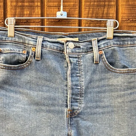 Levi's Wedgie Straight Button Up Jeans - Picture 9 of 15